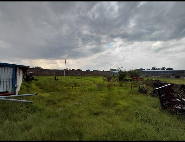 16,700M² VACANT LAND FOR SALE IN POMONA